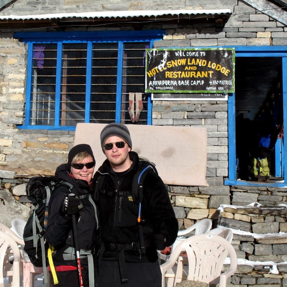 couple travelling in abc trek